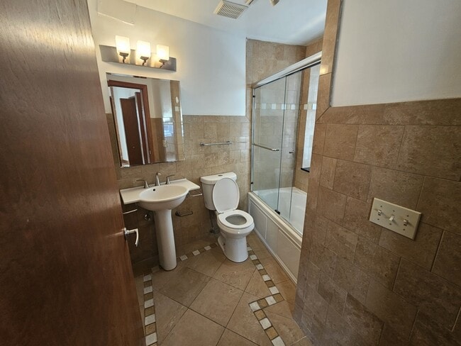 Building Photo - 2800 Mayfield Rd