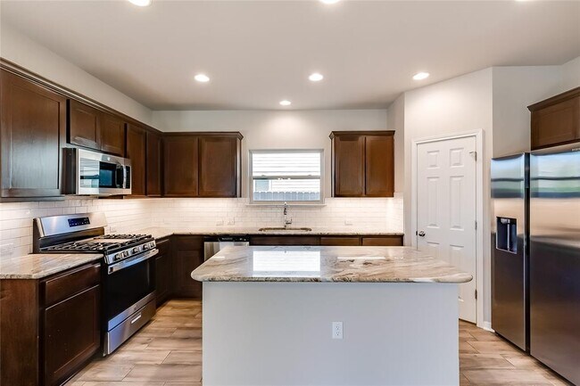 Building Photo - 821 Falkland Trace