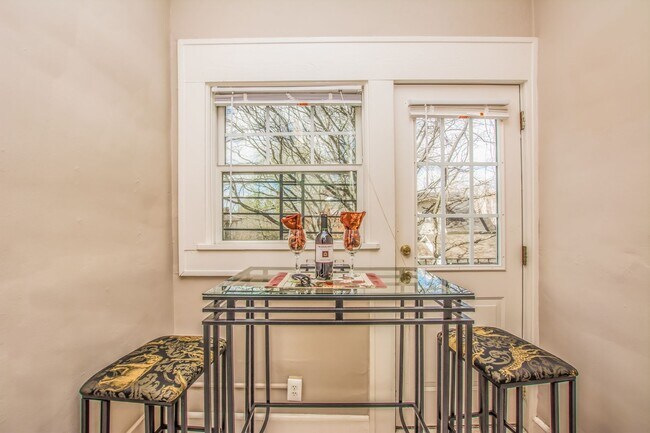 Building Photo - Charming 2 bed/1 bath in Poncey Highlands!