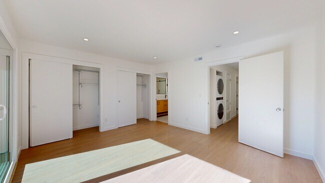 Building Photo - 50 Corte Real