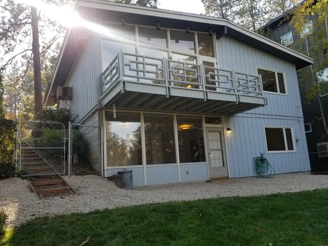 Primary Photo - Stunning 3 bed, 2 bath home in historic Ro...