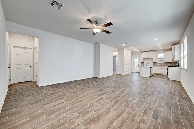 Building Photo - 3000 Sudha Dr