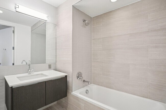 Building Photo - 148 1st St