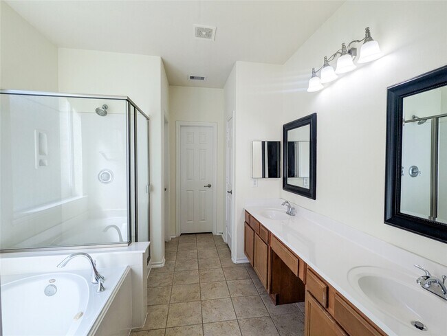 Building Photo - 6223 Summerfield Glade Ln