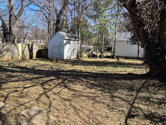 Building Photo - Bungalow Near MSU