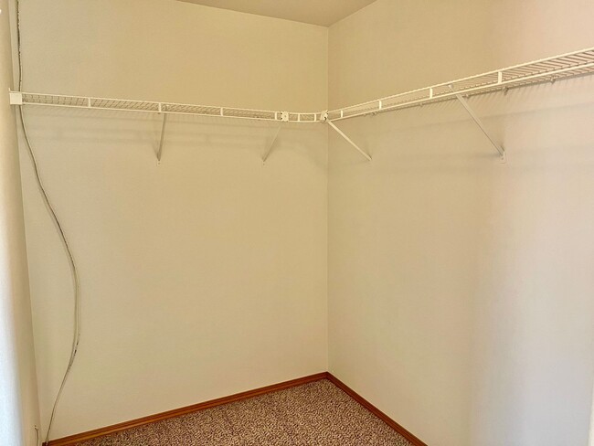 Building Photo - Excellent Location in Fishers Landing near...