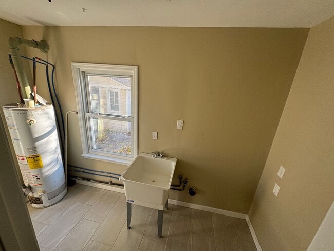 Building Photo - Perfect ranch in great Farmington hills neighborhood.