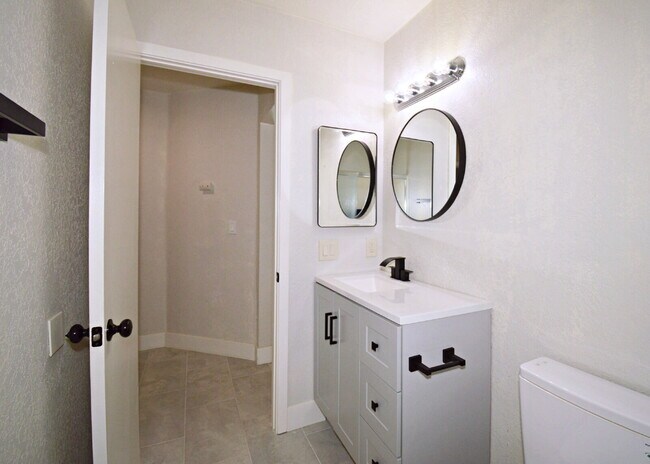 Building Photo - "Charming Oasis: 3-Bedroom Cathedral City Retreat with Pool, Fireplace, and Granite Kitchen!"