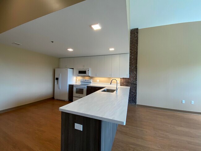 Building Photo - 83 Hanover St