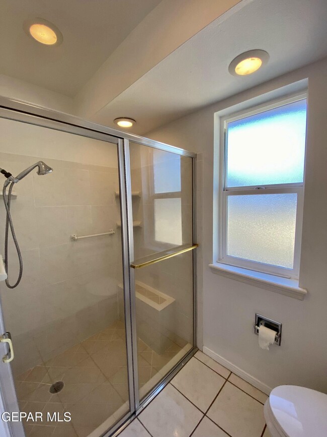 Building Photo - 1305 Vista De Oro Dr