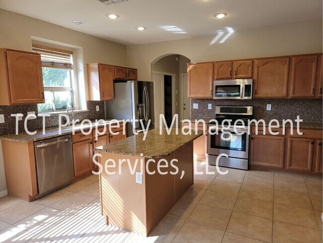 Building Photo - Beautiful 5 bedroom, 3 bath home in Chandler!