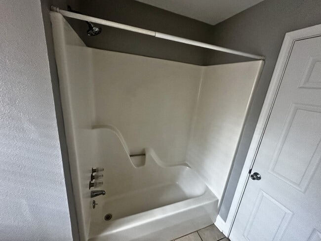 Building Photo - 300 Maple St