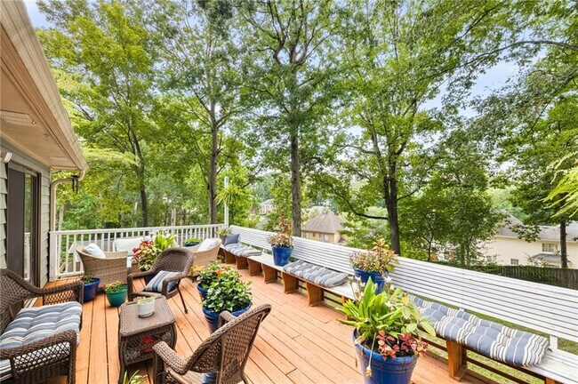 Building Photo - 2076 Lake Ridge Terrace