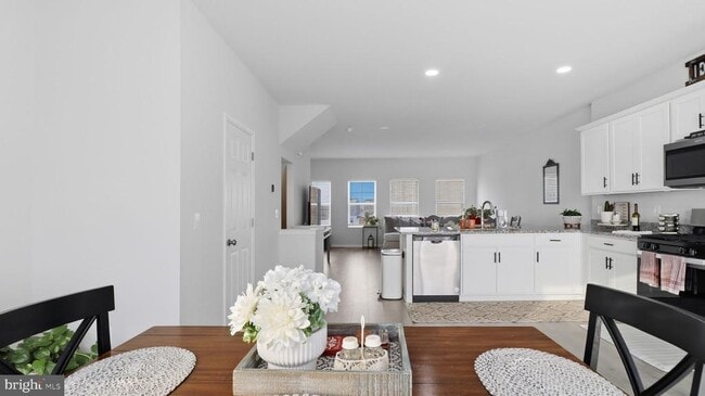 Building Photo - 110 Edelweiss Wy