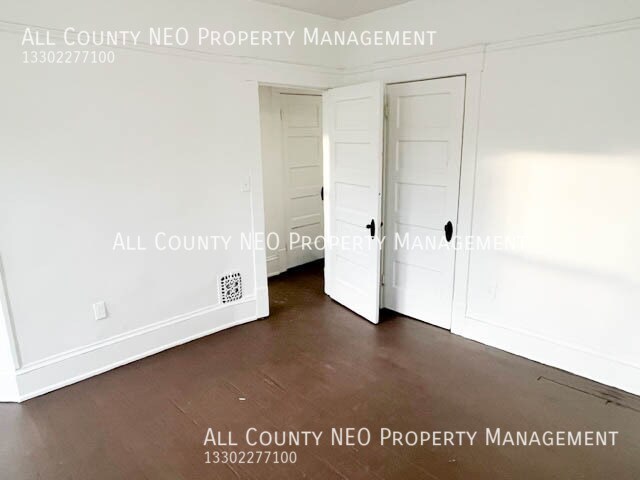 Building Photo - 3298 W 98th St