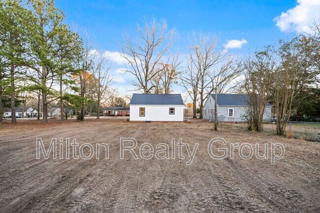 Building Photo - 1304 S 14th St