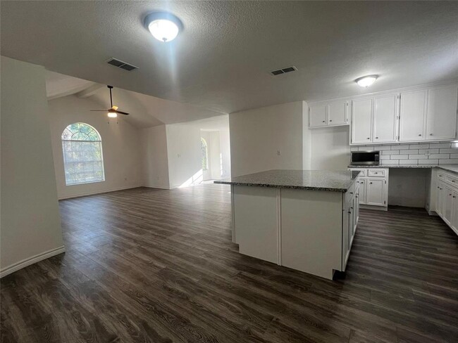 Building Photo - 3550 Mirror Ct