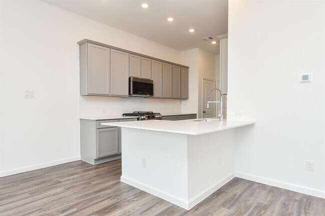 Building Photo - 5459 Holly Hvn Ct