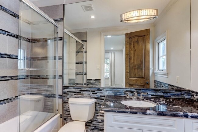 Building Photo - 3749 Olympia Dr