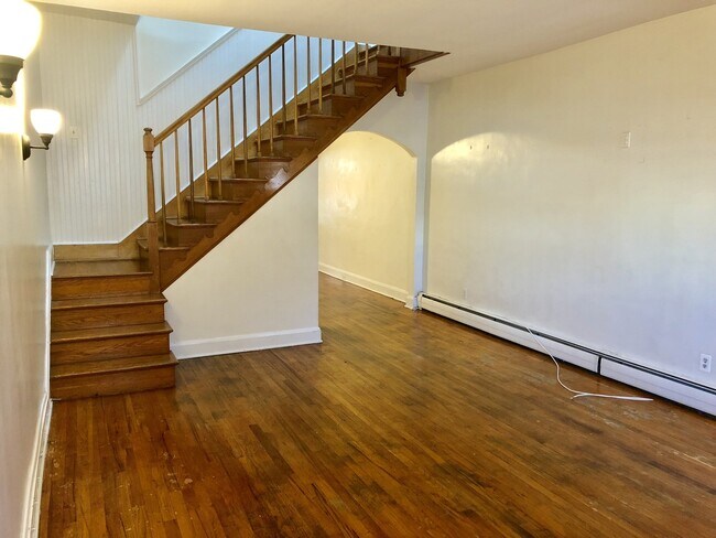 Building Photo - 3444 Chestnut Ave