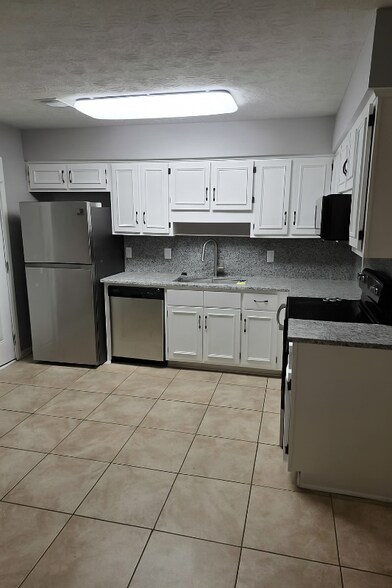 Building Photo - 50 Sommerset Dr