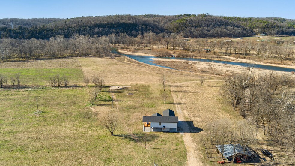 Building Photo - 305 Rivercrest Ln