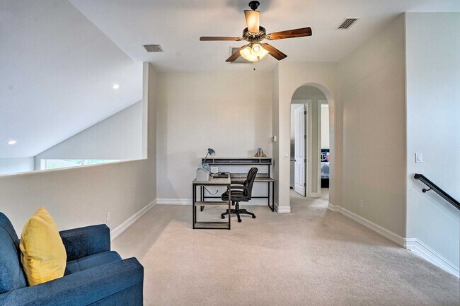 Building Photo - 6096 Dogleg Dr