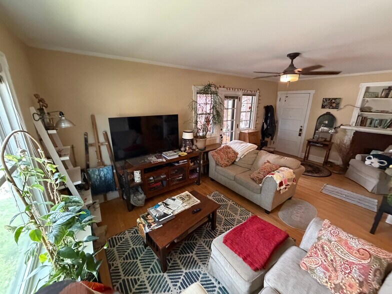 Building Photo - 1256 Spaight St