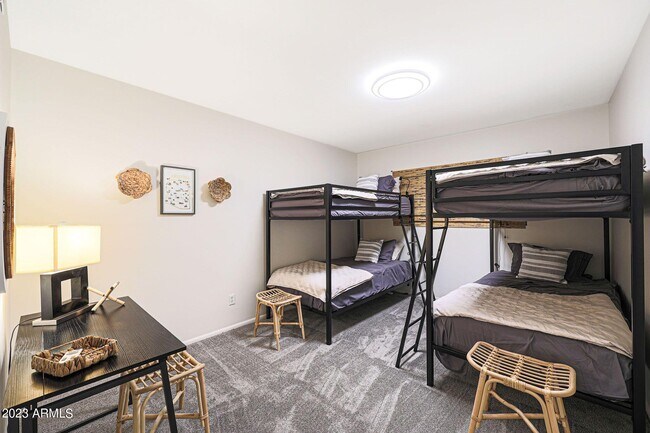 Building Photo - 421 Lila Cir