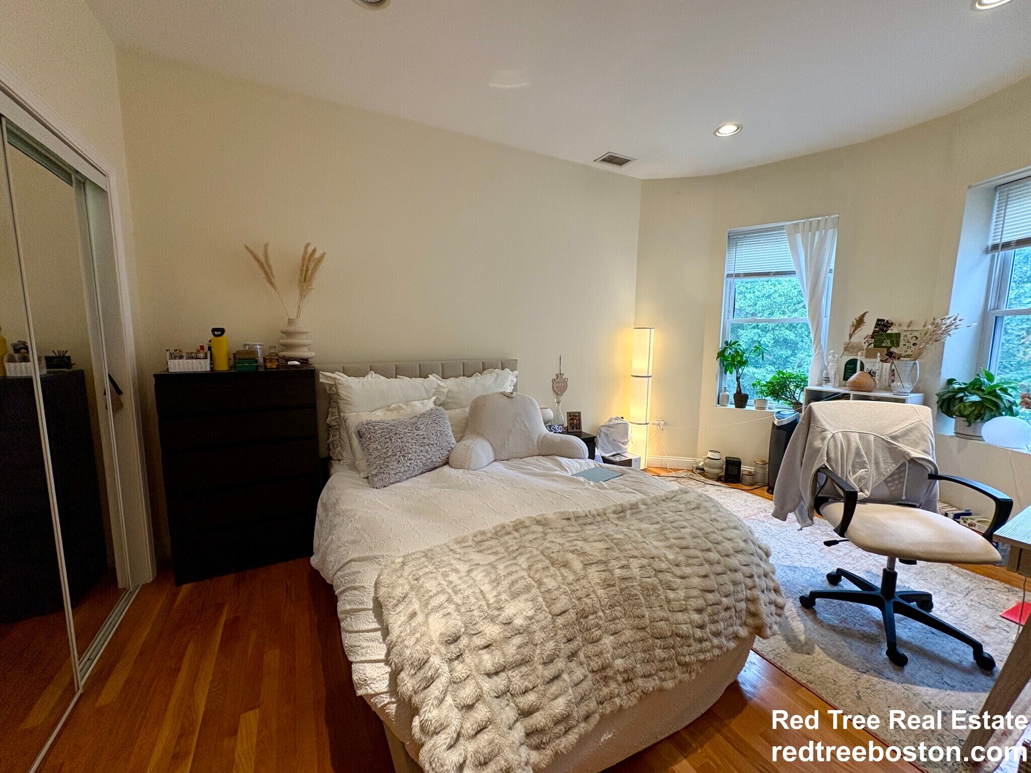 Building Photo - 1801 Beacon St