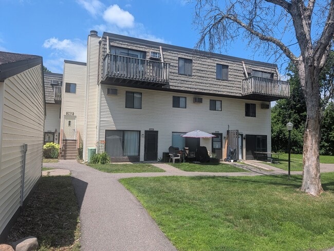 Building Photo - 7404 72nd Ln N