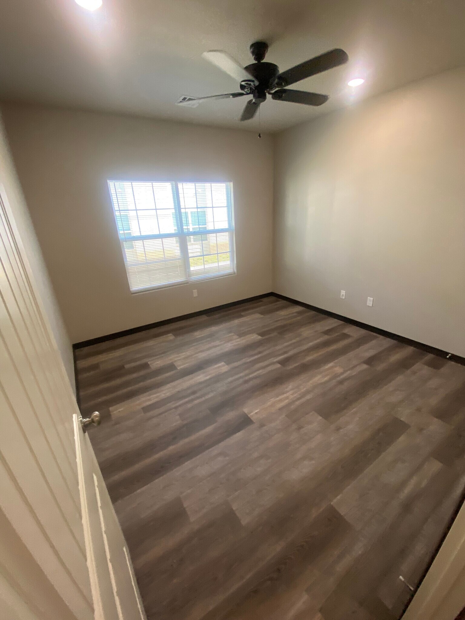 Building Photo - 5614 W 32nd St