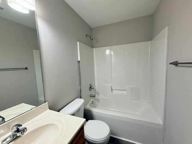 Building Photo - 4605 Palm Breeze Ln