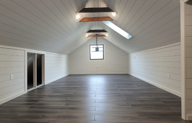 Building Photo - Beautiful 3bed 1 bath Duplex in Minneapoli...
