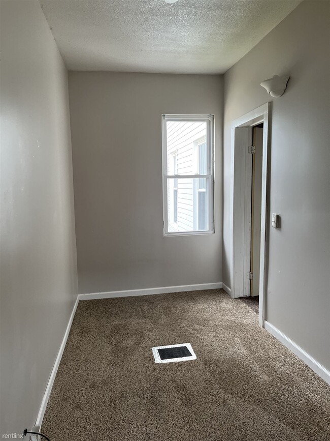 Building Photo - 2 br, 1 bath Duplex - 469 East Washington ...