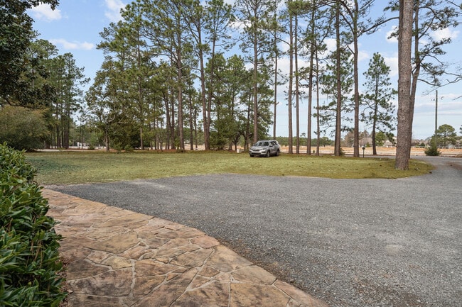 Building Photo - 2050 Midland Rd