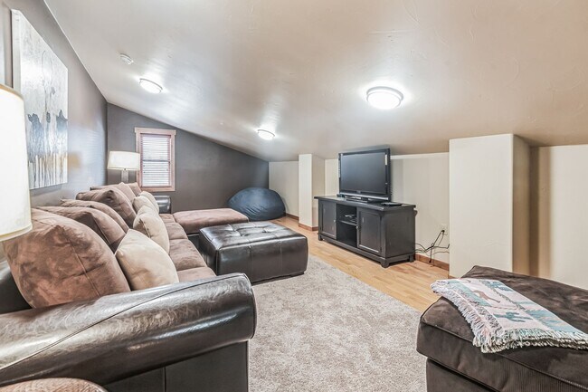 Building Photo - Downtown Frisco! Tons of space, amazing lo...