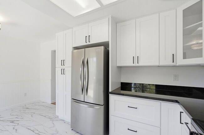 Building Photo - Remodeled 2 Bed, 2 Bath Townhouse in Petaluma's Morningstar Community