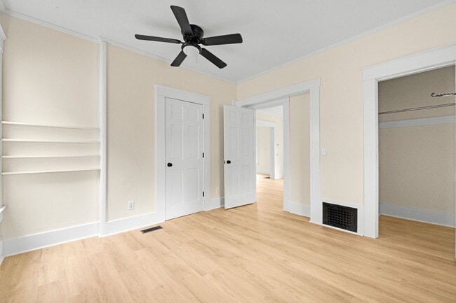 Building Photo - 3 bedroom house in Kendallville! CHRISTMAS...