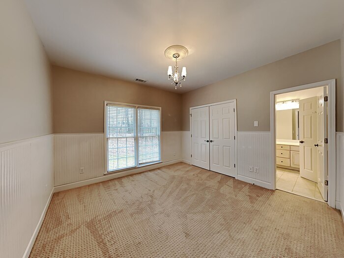 Building Photo - 1350 Lamont Cir