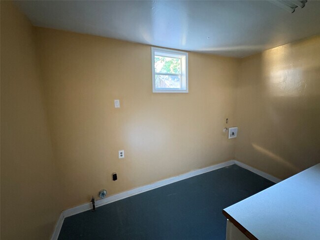 Building Photo - 5234 Claremont St