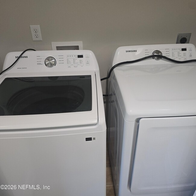 Building Photo - 8205 Kensington Square