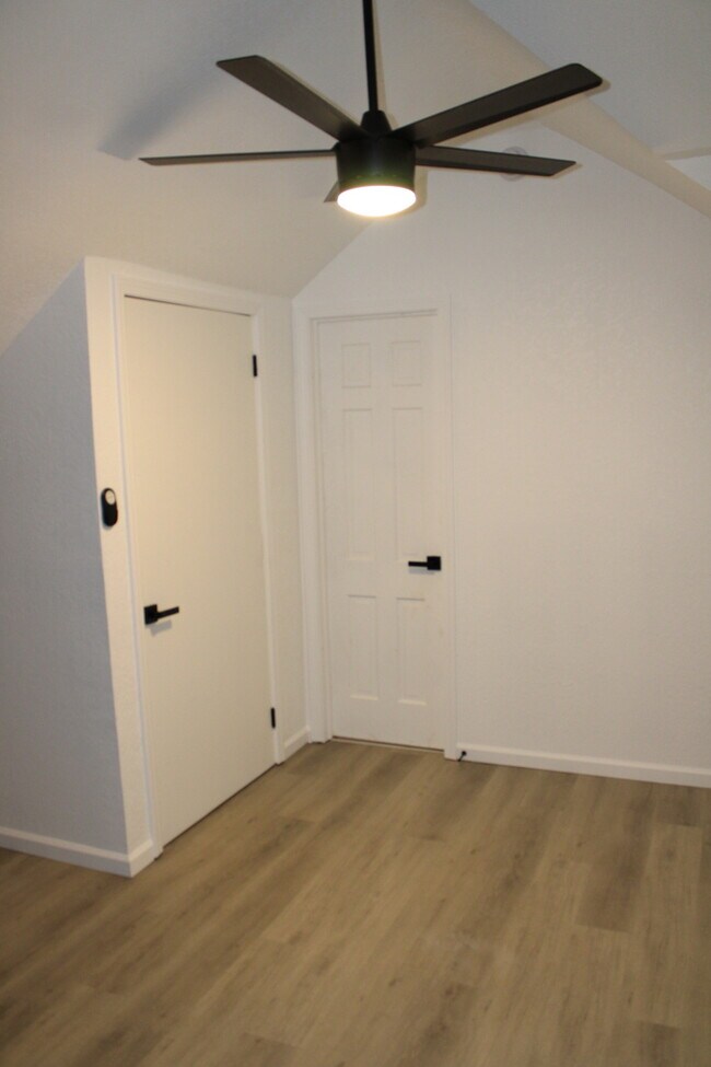 Building Photo - Spacious 4 Bedroom, 3 Full Bath Home In In...