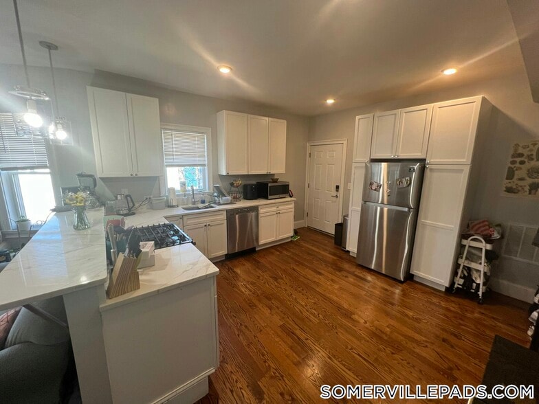 Building Photo - 337 Highland Ave