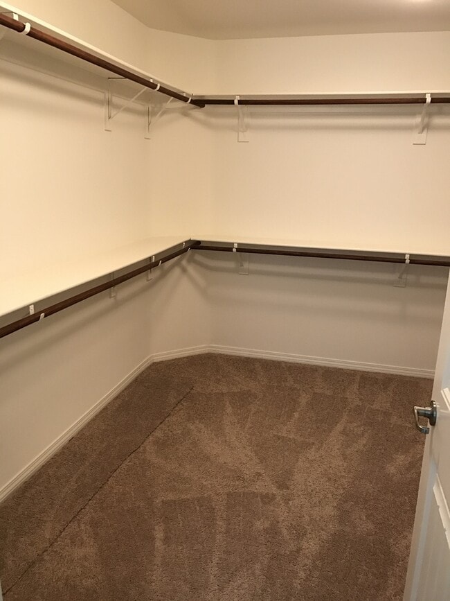 Building Photo - Private large 4 bed NextGen, with double living rooms, kitchens and laundries.