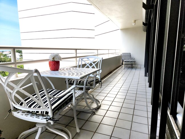 Building Photo - 5950 Pelican Bay Plaza S