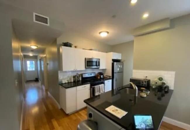 Building Photo - 17 Ashley St