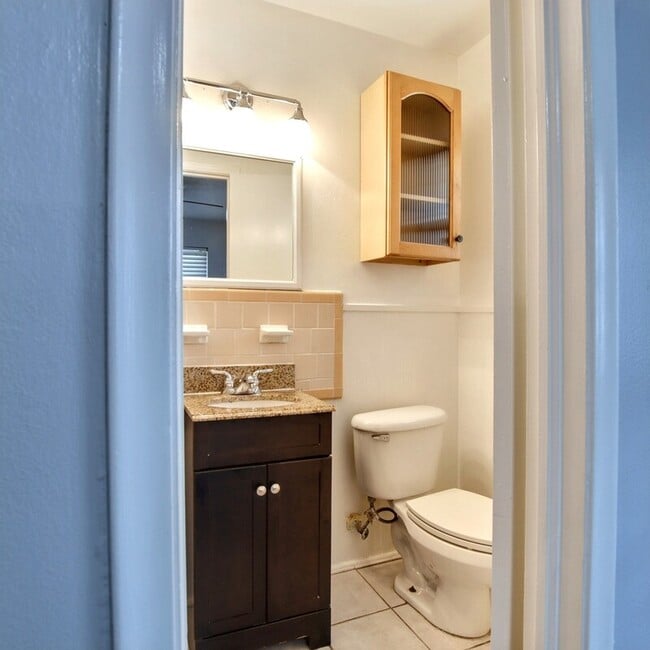 Building Photo - 708 James Dr