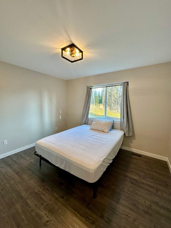 Building Photo - 748 Cahill Ln