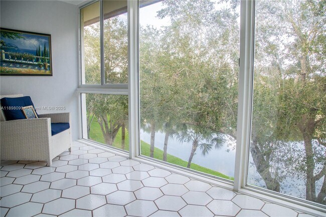 Building Photo - 2304 Lucaya Ln